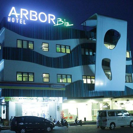 Arbor Biz Hotel Makassar Kültér fotó