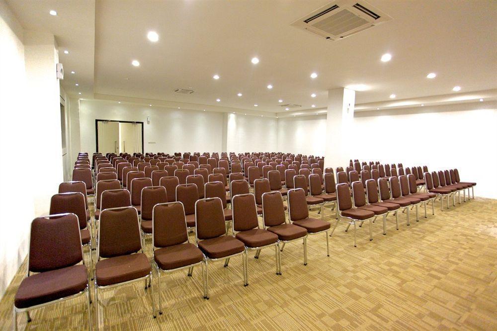 Arbor Biz Hotel Makassar Kültér fotó