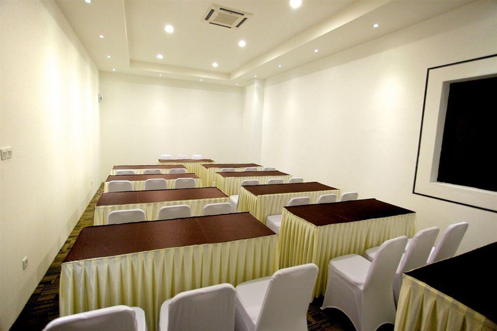 Arbor Biz Hotel Makassar Kültér fotó