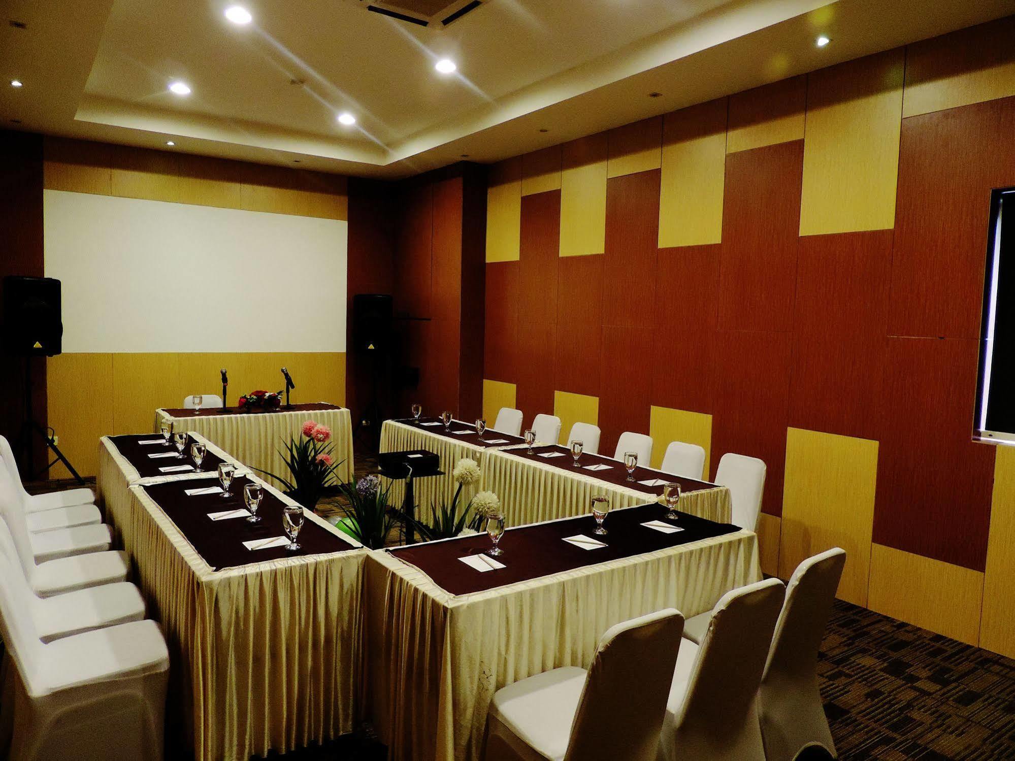 Arbor Biz Hotel Makassar Kültér fotó