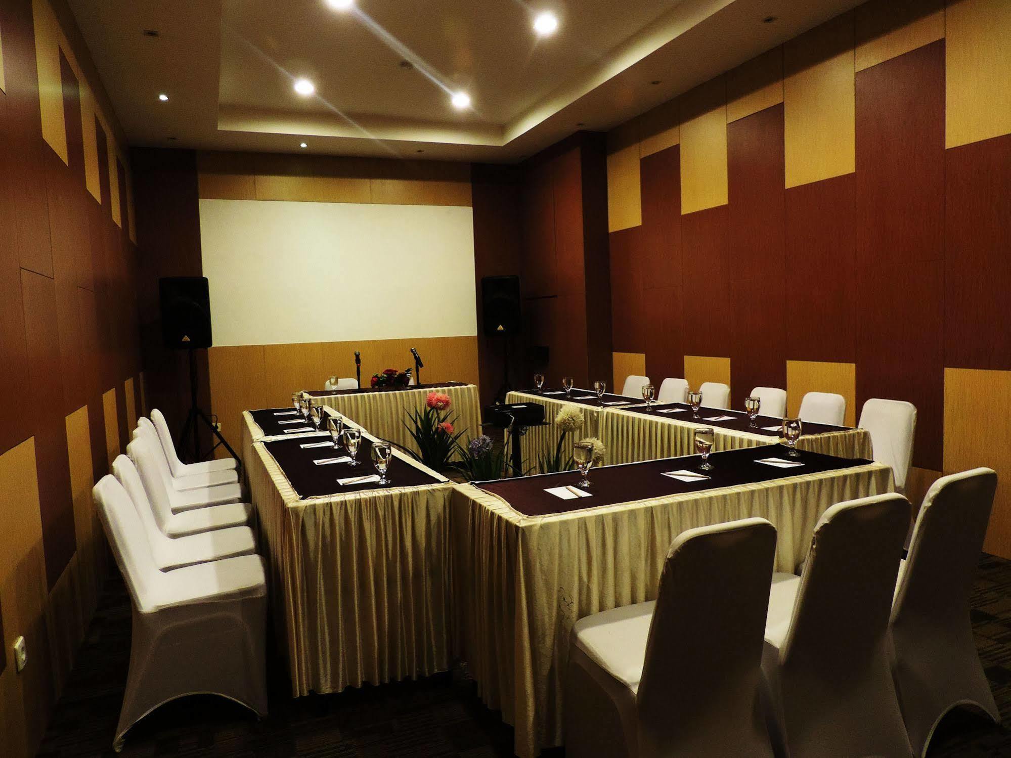 Arbor Biz Hotel Makassar Kültér fotó