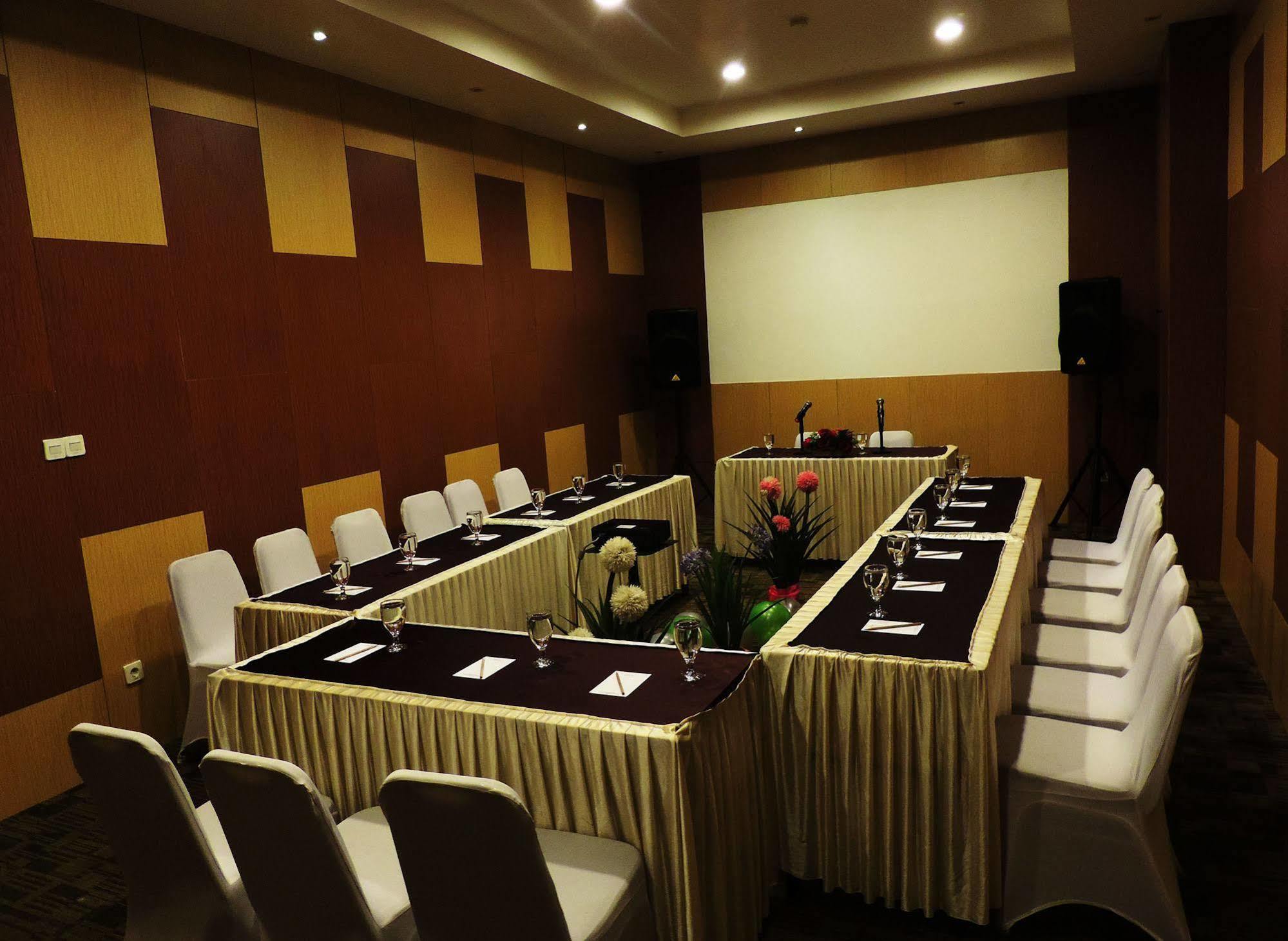 Arbor Biz Hotel Makassar Kültér fotó