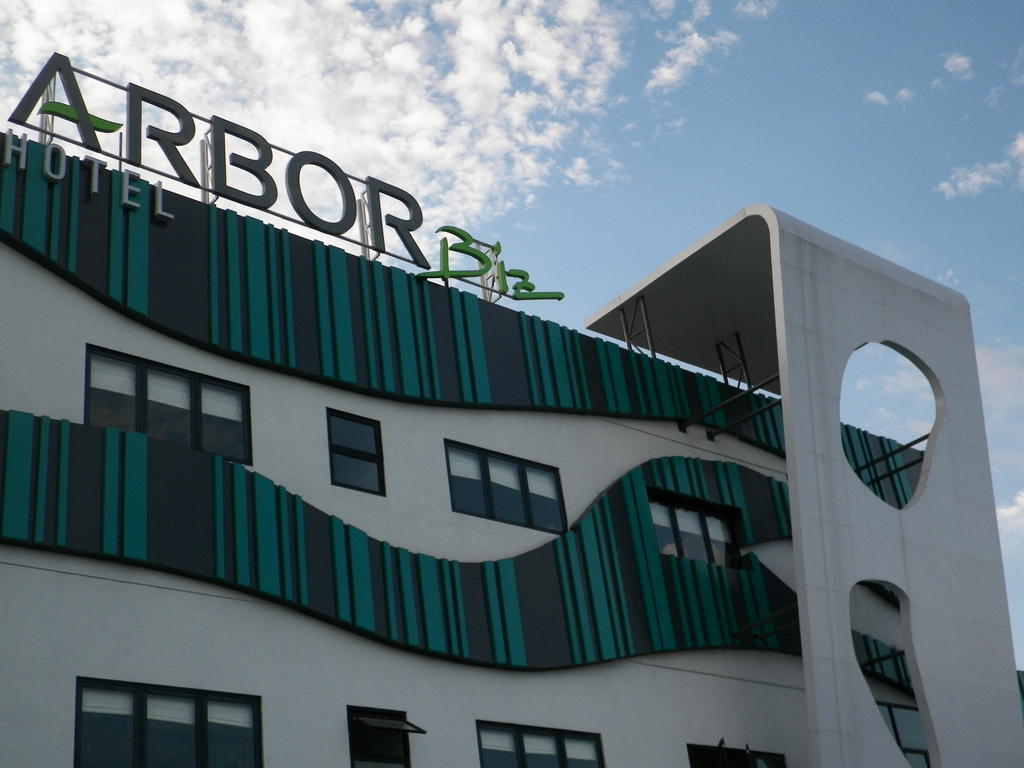 Arbor Biz Hotel Makassar Kültér fotó
